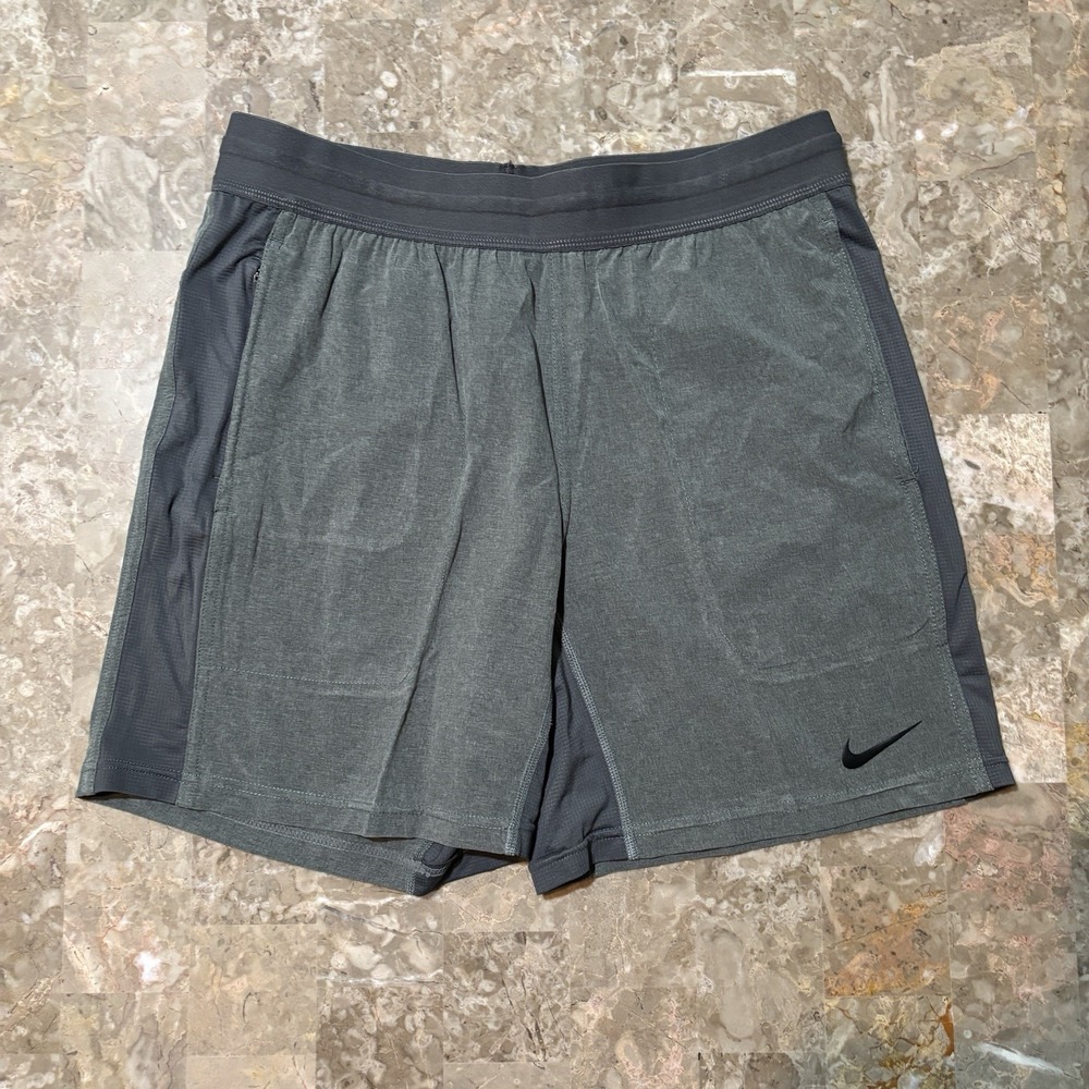 Nike Yoga Shorts Mens Medium Grey 7" Standard Fit Stretch Flex Gym BV2770